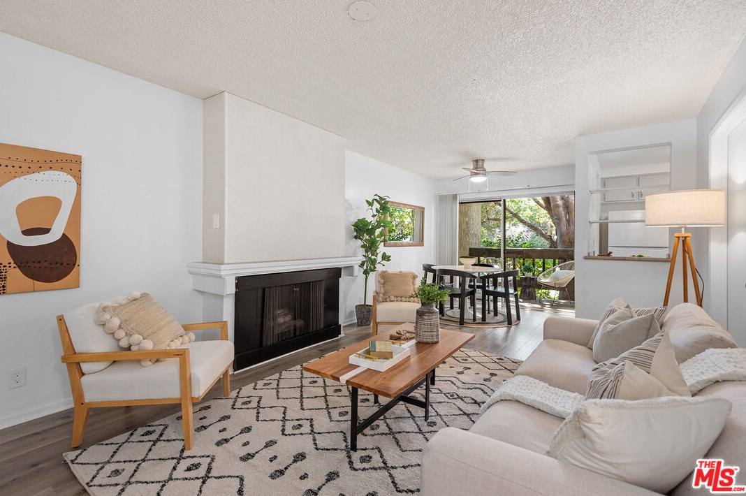 10101 Summertime Ln, Los Angeles, CA 90230-4552