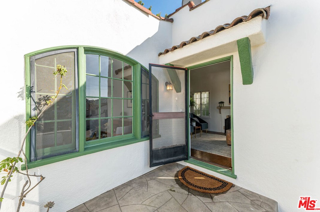 2380 Teviot St, Los Angeles CA  90039-3683 exterior