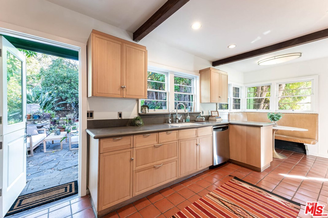 2380 Teviot St, Los Angeles CA  90039-3683 exterior