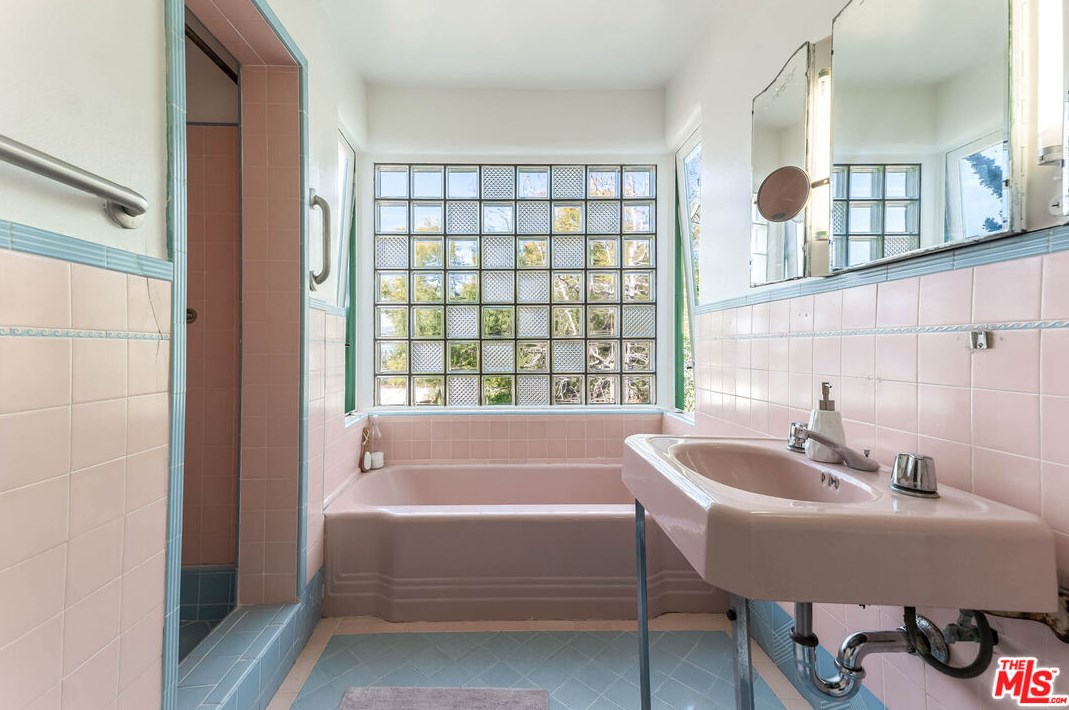 2380 Teviot St, Los Angeles CA  90039-3683 exterior