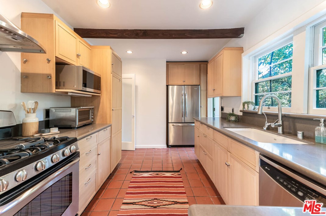 2380 Teviot St, Los Angeles CA  90039-3683 exterior