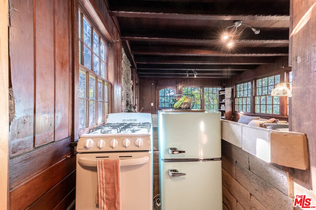 2380 Teviot St, Los Angeles CA  90039-3683 exterior