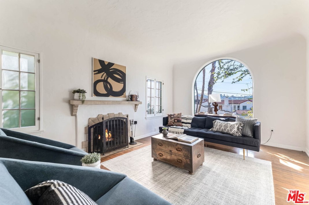 2380 Teviot St, Los Angeles CA  90039-3683 exterior