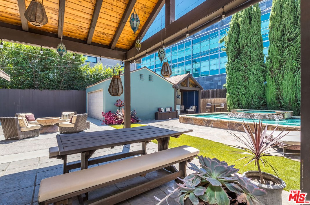 317 Huntley Dr, Los Angeles, CA 90048-1918
