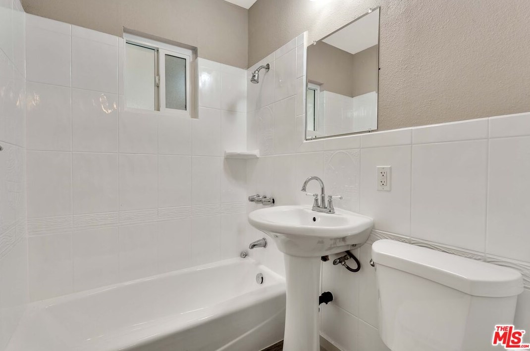 5162 Oakland St, Los Angeles CA  90032-2334 exterior