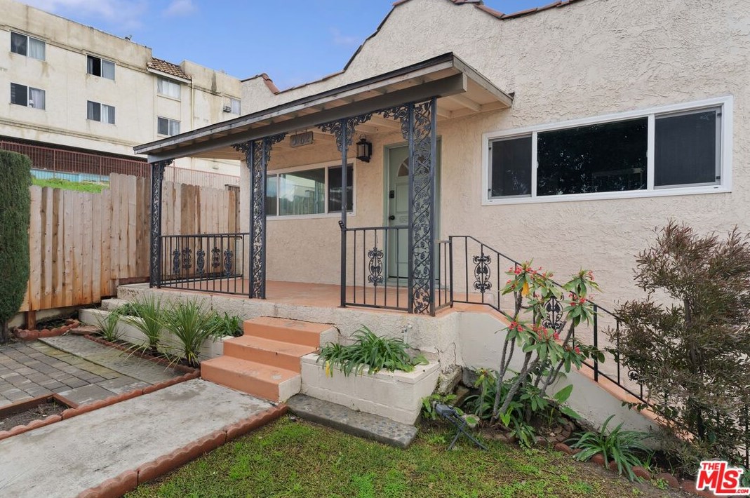 5162 Oakland St, Los Angeles CA  90032-2334 exterior