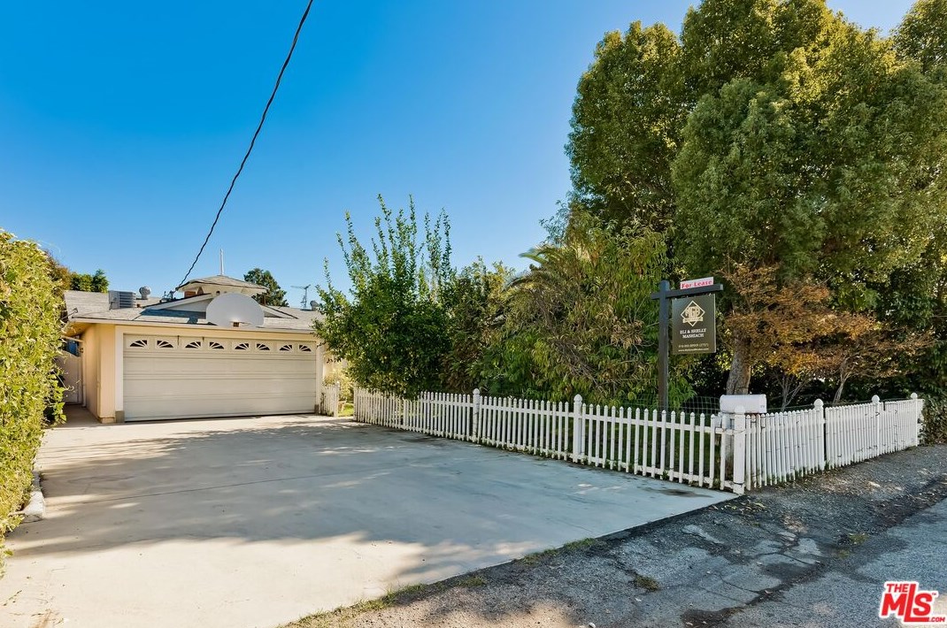 6208 Mary Ellen Ave, Van Nuys, CA 91401-2529