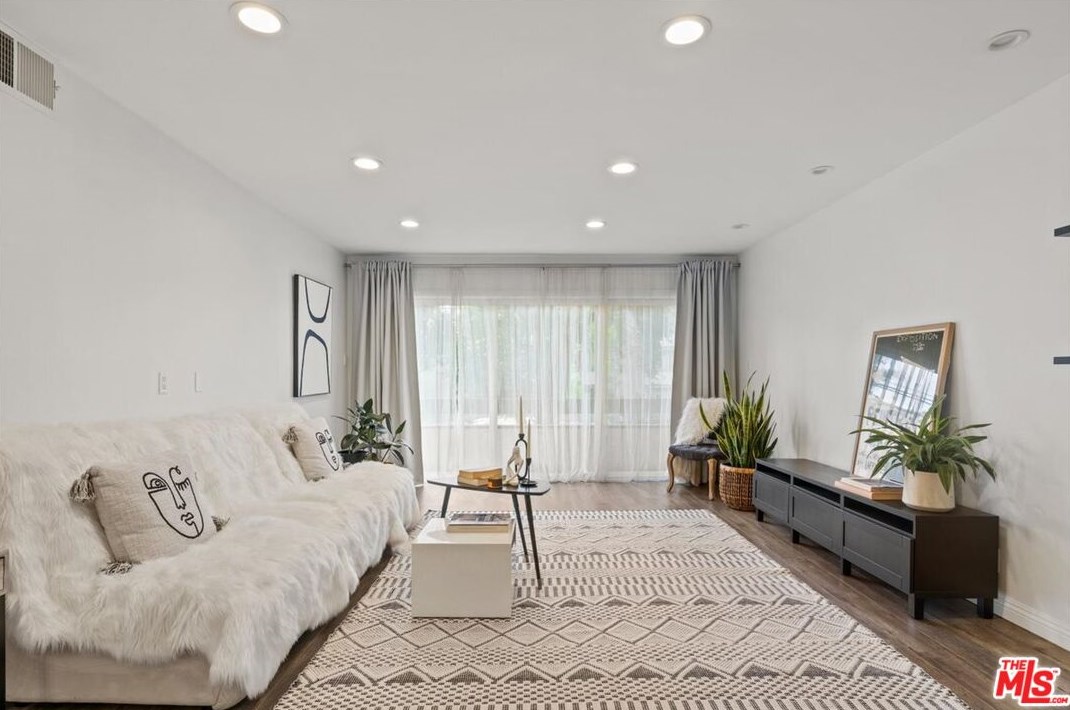 12157 Moorpark St #106, North Hollywood, CA 91604