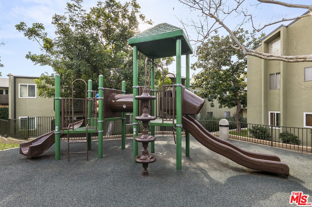 4832 Hollow Corner Rd, Los Angeles CA  90230-7543 exterior