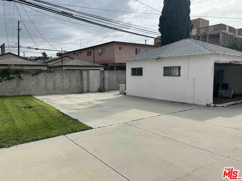 11840 Juniette St, Los Angeles CA  90230-6228 exterior