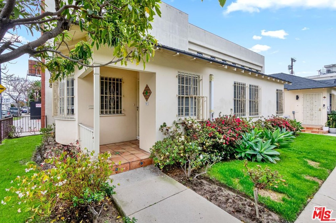 3631 Motor Ave, Los Angeles, CA 90034-5701
