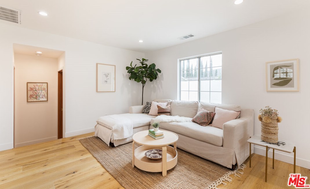 4057 Sequoia, Los Angeles, CA 90039