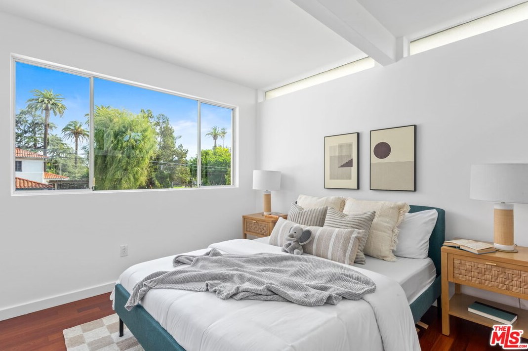 1680 Virginia Rd, Los Angeles CA  90019-5934 exterior