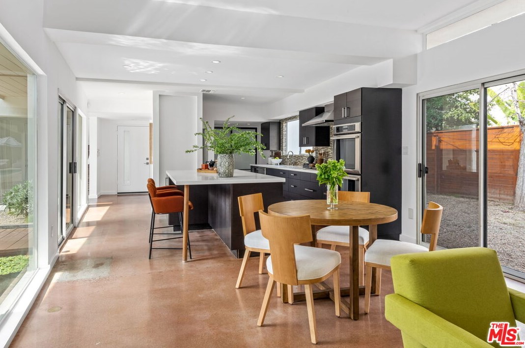 1680 Virginia Rd, Los Angeles CA  90019-5934 exterior