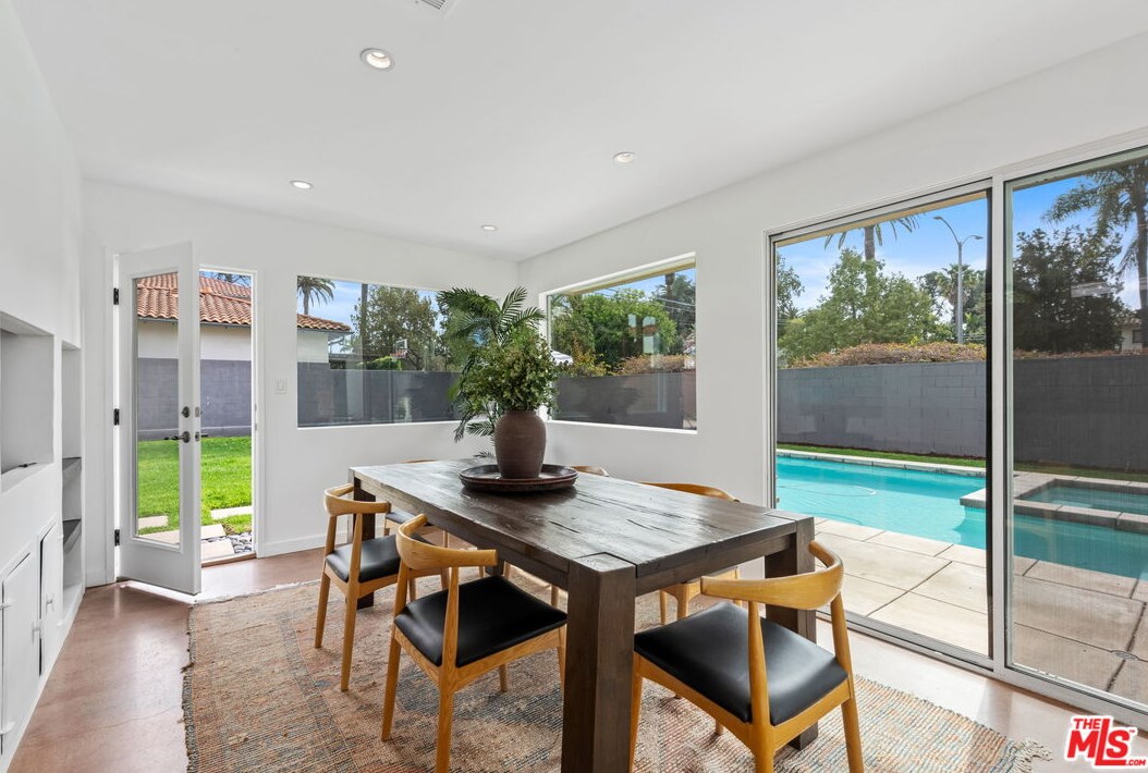 1680 Virginia Rd, Los Angeles CA  90019-5934 exterior