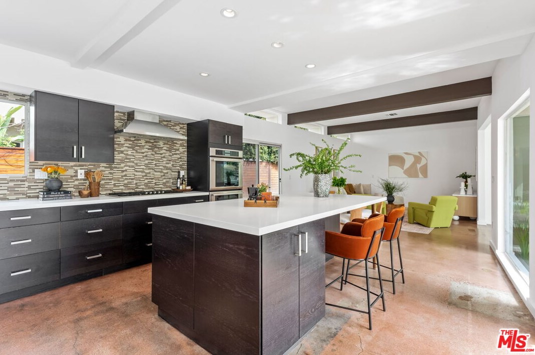 1680 Virginia Rd, Los Angeles CA  90019-5934 exterior