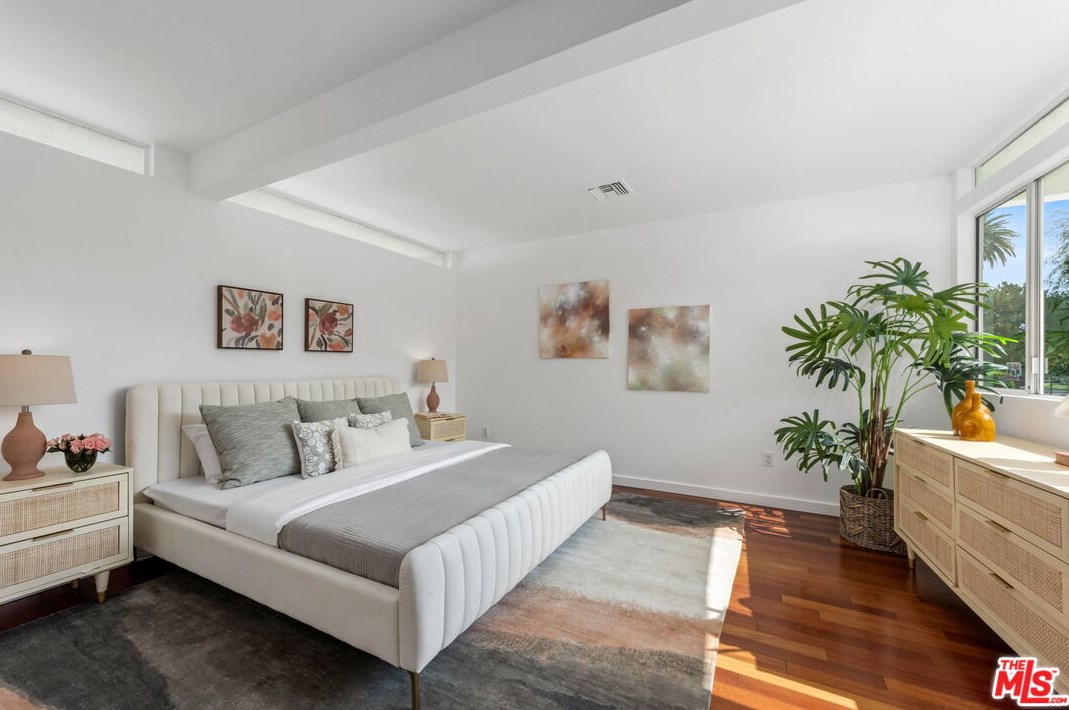 1680 Virginia Rd, Los Angeles CA  90019-5934 exterior