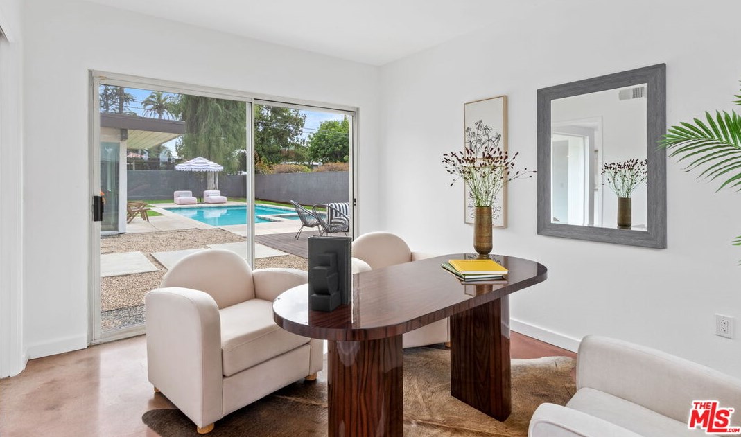 1680 Virginia Rd, Los Angeles CA  90019-5934 exterior