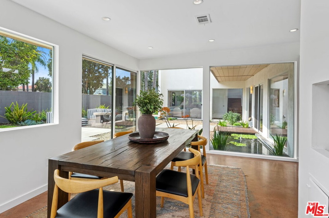 1680 Virginia Rd, Los Angeles CA  90019-5934 exterior