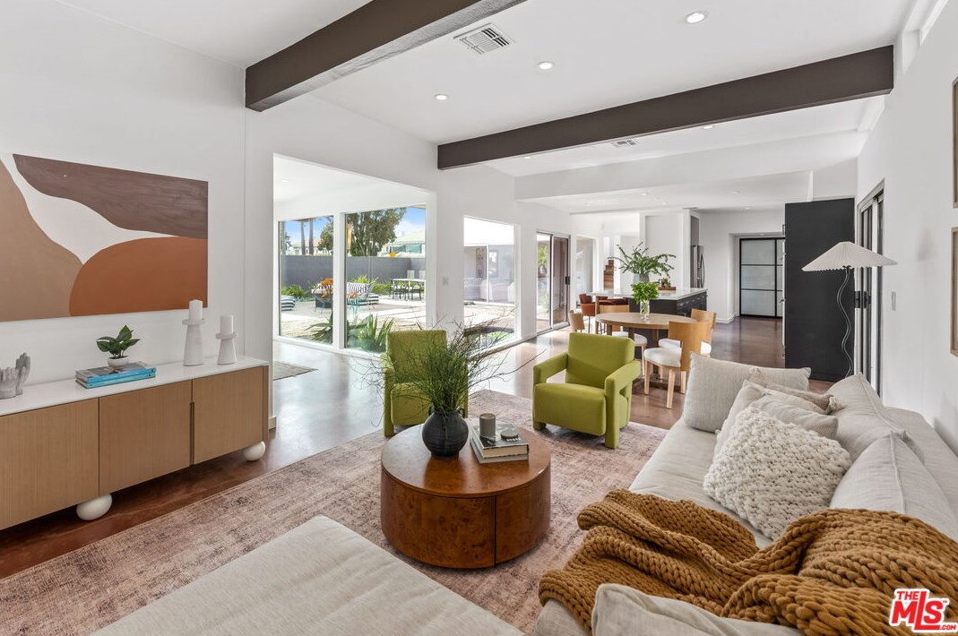 1680 Virginia Rd, Los Angeles CA  90019-5934 exterior