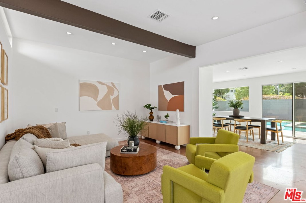 1680 Virginia Rd, Los Angeles CA  90019-5934 exterior