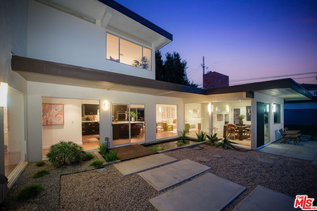 1680 Virginia Rd, Los Angeles CA  90019-5934 exterior