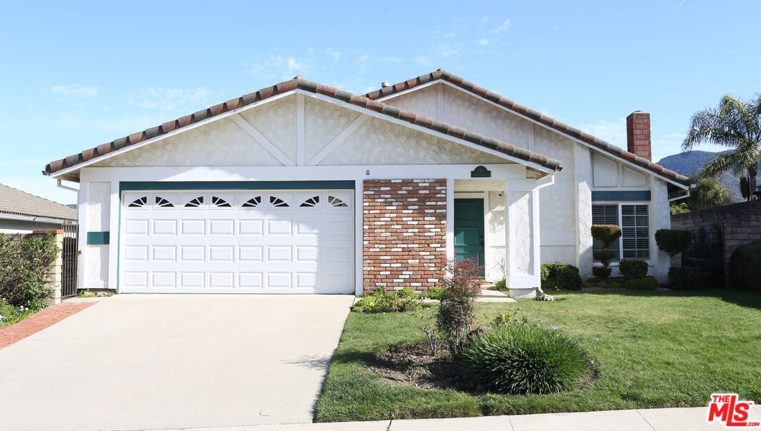 420 Blackhawk Dr, Thousand Oaks, CA 91320-4803