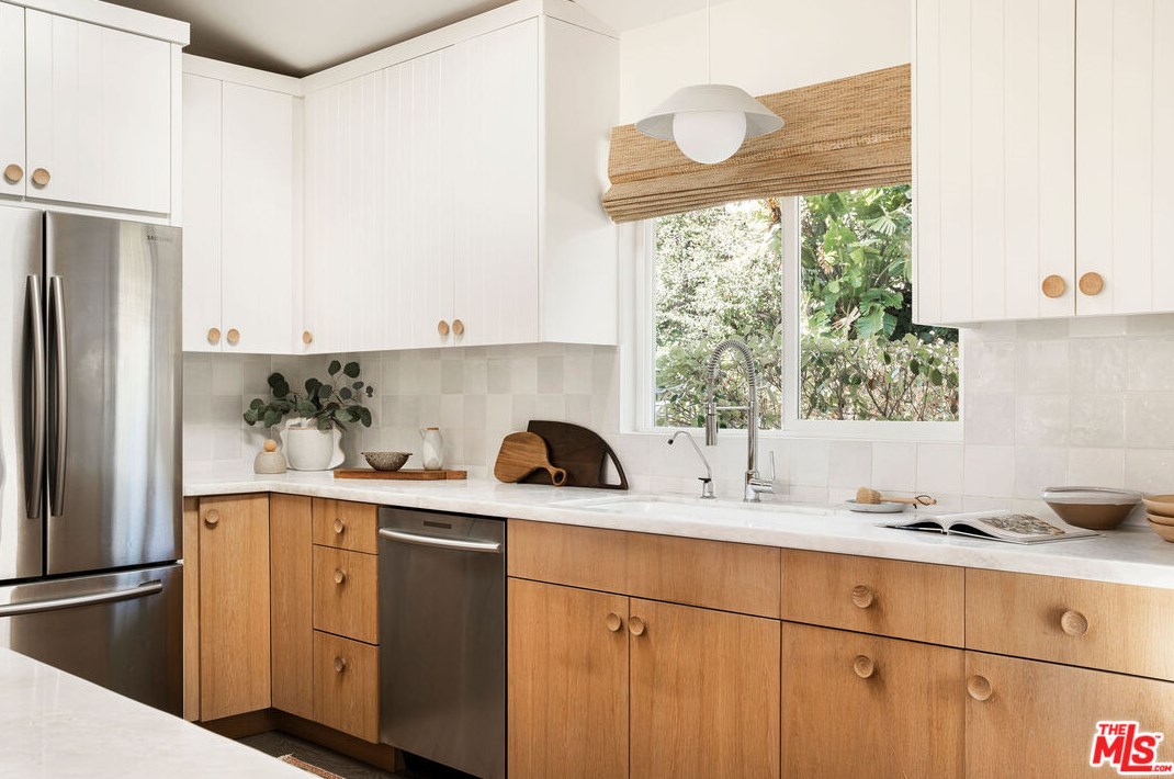 1664 Redesdale Ave, Los Angeles CA  90026-1654 exterior