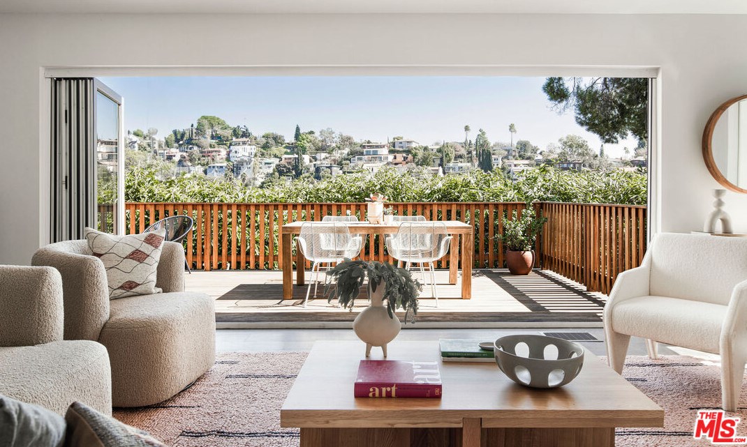 1664 Redesdale Ave, Los Angeles CA  90026-1654 exterior
