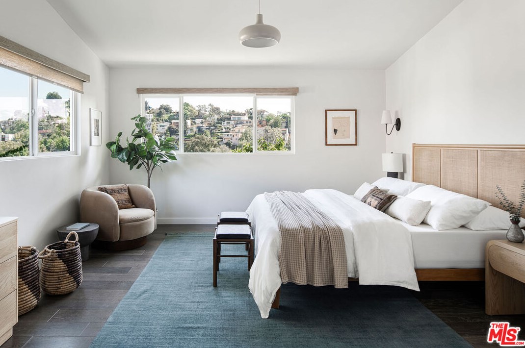 1664 Redesdale Ave, Los Angeles CA  90026-1654 exterior