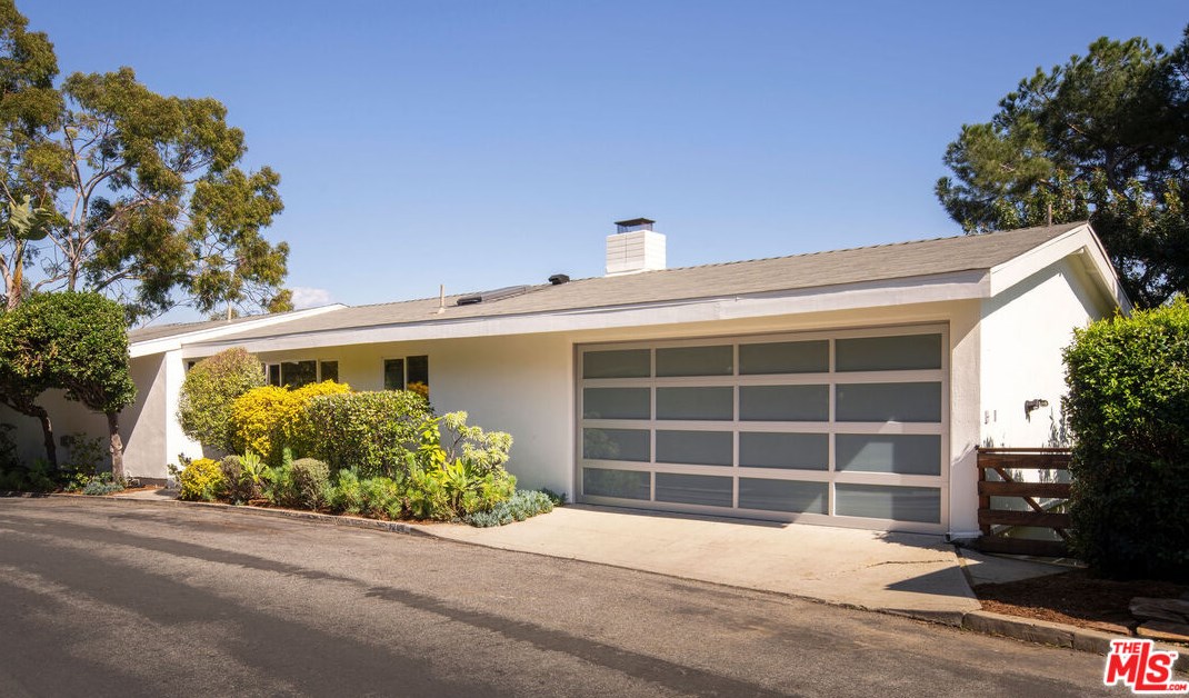 1664 Redesdale Ave, Los Angeles CA  90026-1654 exterior