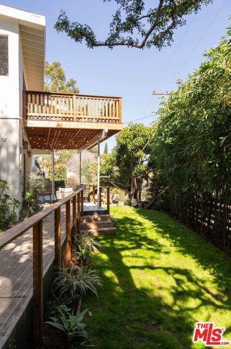1664 Redesdale Ave, Los Angeles CA  90026-1654 exterior
