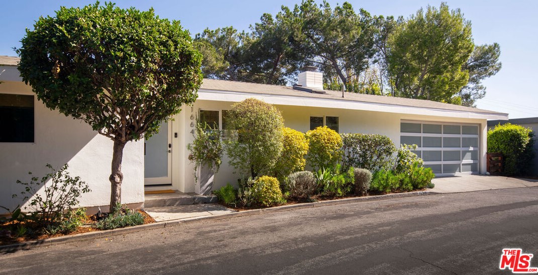 1664 Redesdale Ave, Los Angeles CA  90026-1654 exterior