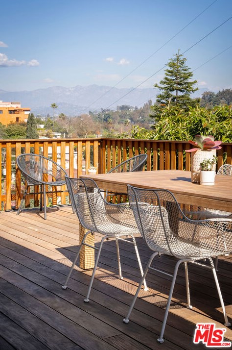 1664 Redesdale Ave, Los Angeles CA  90026-1654 exterior