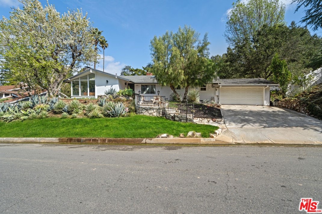 4008 Ballina Dr, Van Nuys, CA 91436-3625