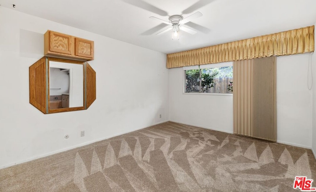 6521 Bedford Ave, Los Angeles CA  90056-2101 exterior