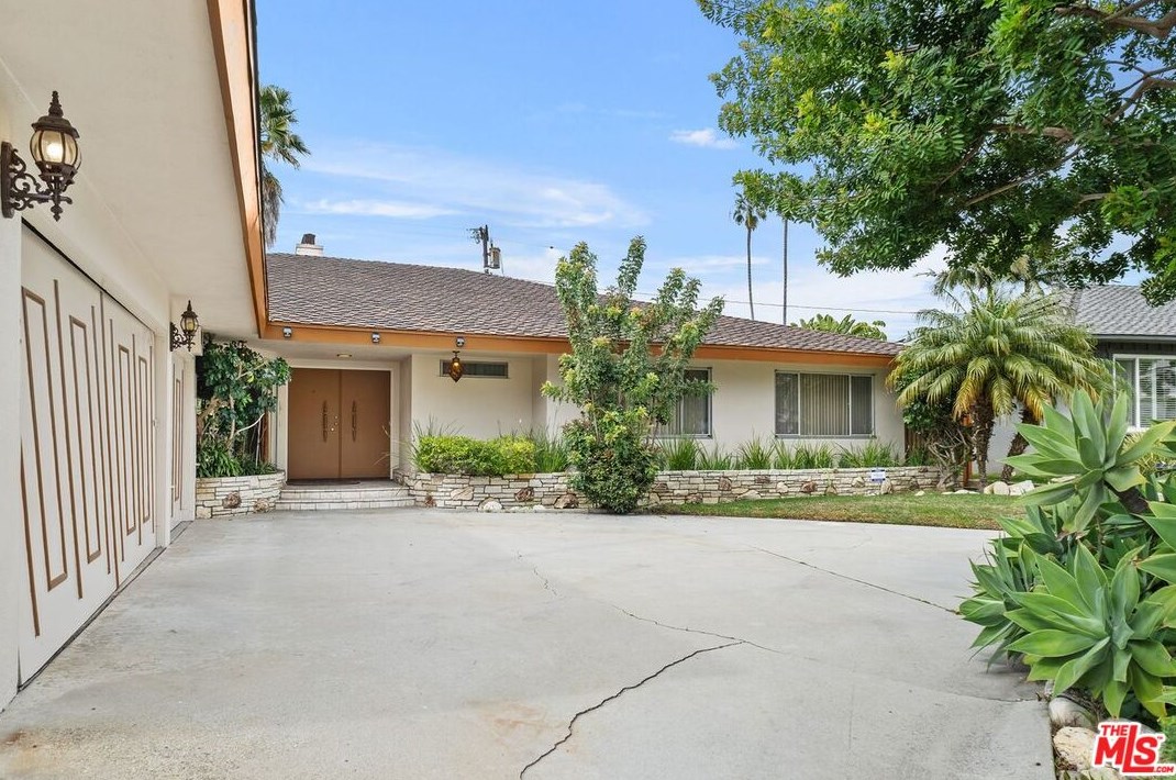 6521 Bedford Ave, Los Angeles, CA 90056-2101