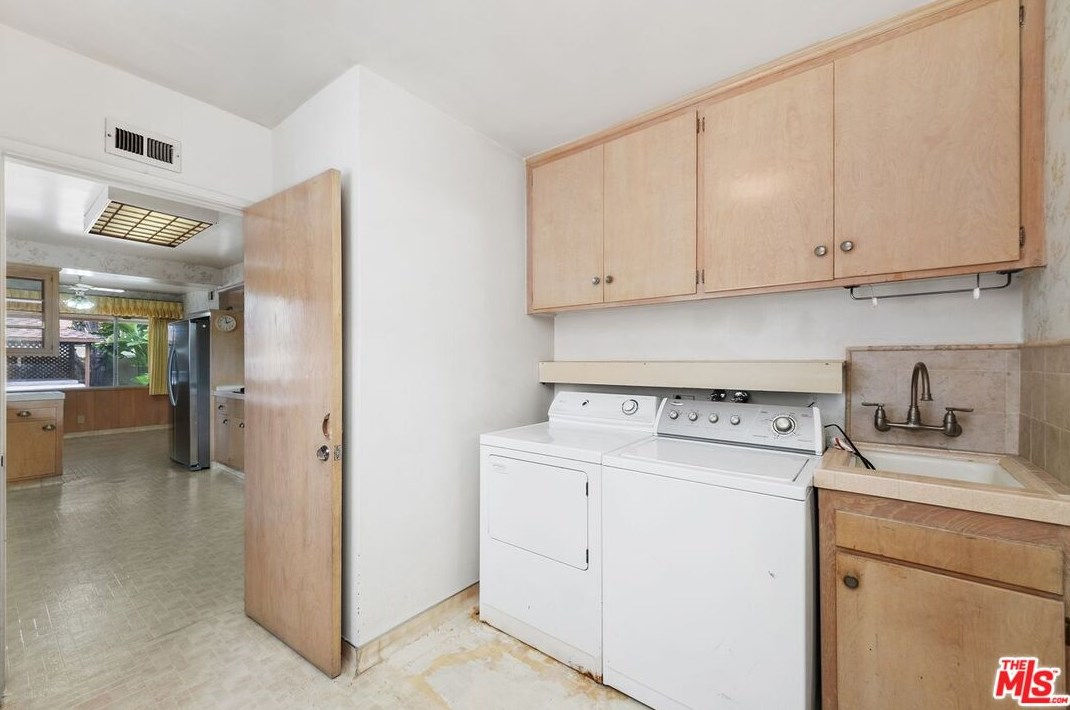 6521 Bedford Ave, Los Angeles CA  90056-2101 exterior