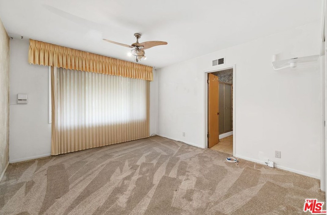 6521 Bedford Ave, Los Angeles CA  90056-2101 exterior