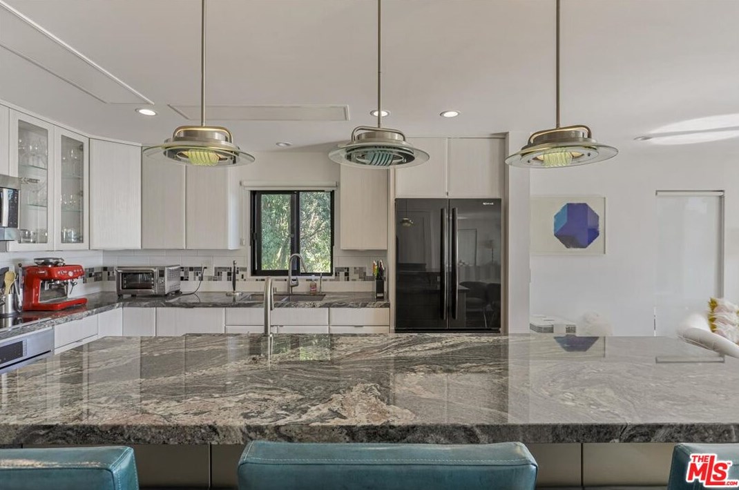29660 Zuma Bay Way, Malibu CA  90265-4149 exterior