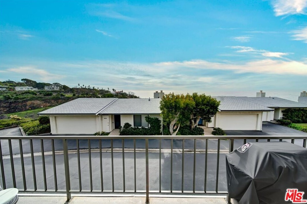 29660 Zuma Bay Way, Malibu CA  90265-4149 exterior