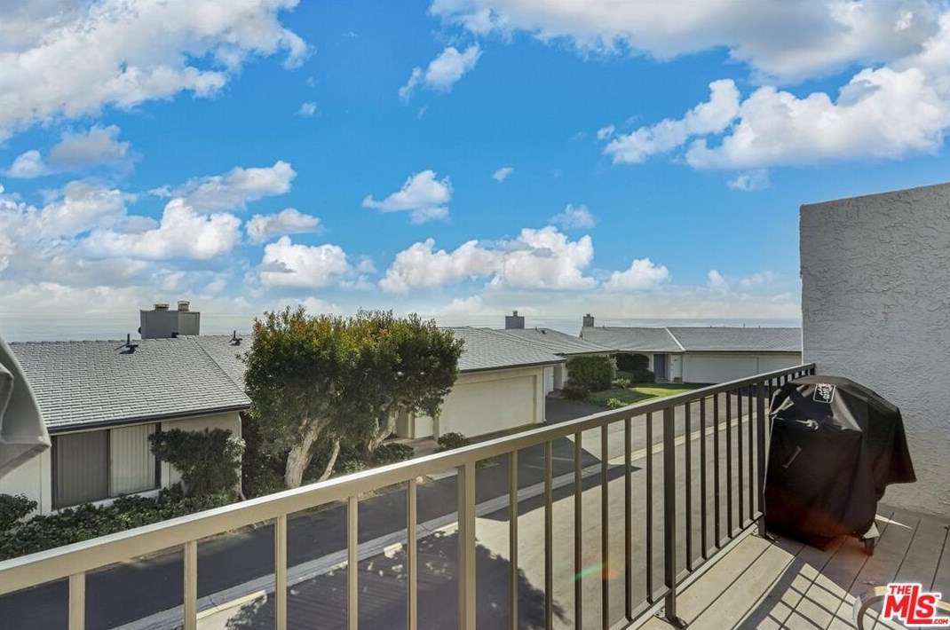 29660 Zuma Bay Way, Malibu CA  90265-4149 exterior