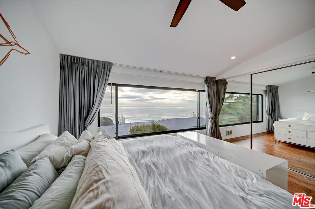 29660 Zuma Bay Way, Malibu CA  90265-4149 exterior