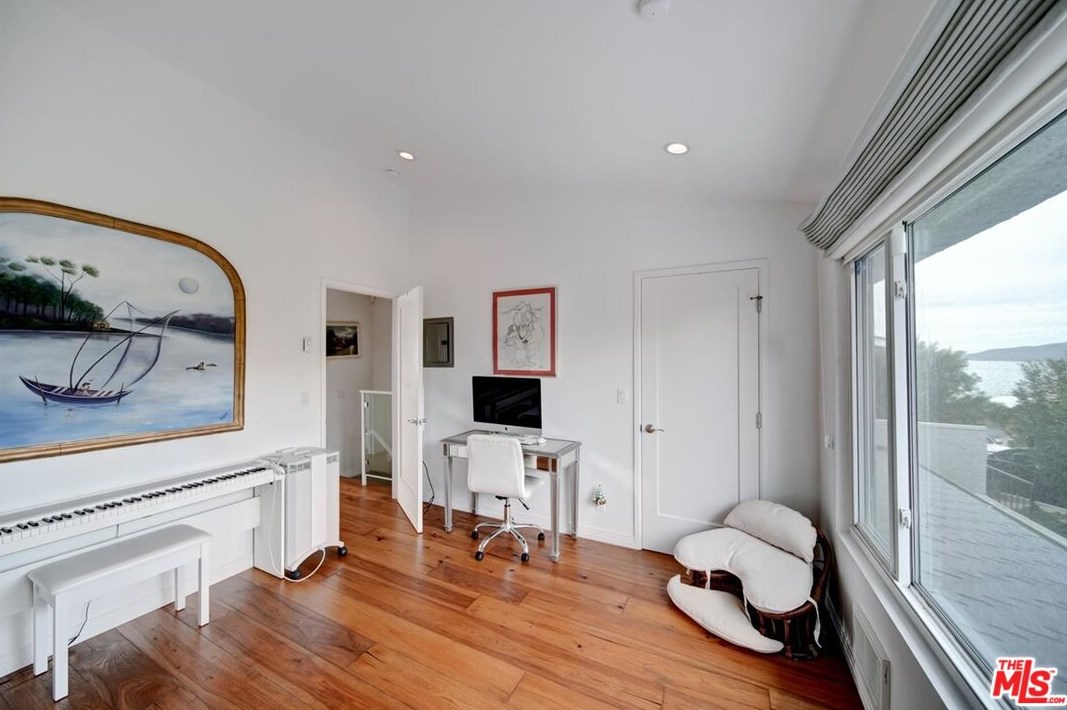 29660 Zuma Bay Way, Malibu CA  90265-4149 exterior