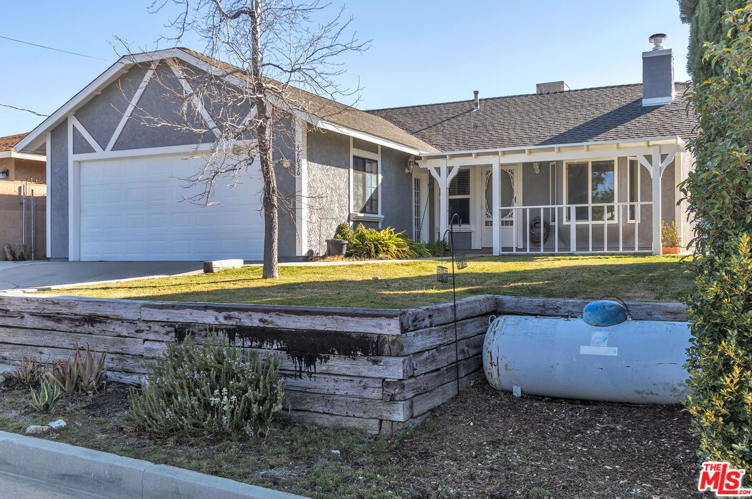 42636 Cabin Rd, Leona Valley, CA 93532