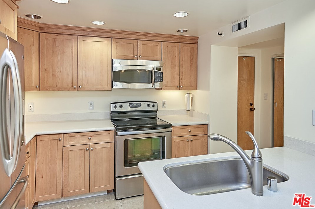 600 W 9th St #702, Los Angeles, CA 90015