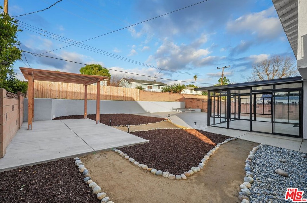 2017 Morley St, Simi Valley CA  93065-3533 exterior