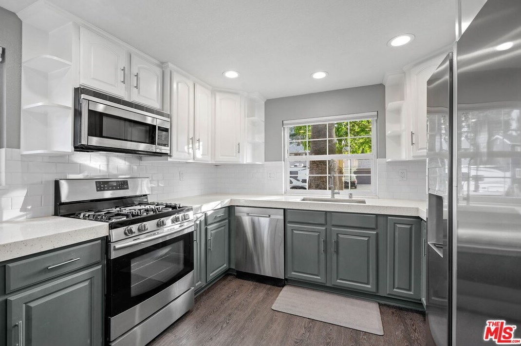 2017 Morley St, Simi Valley CA  93065-3533 exterior