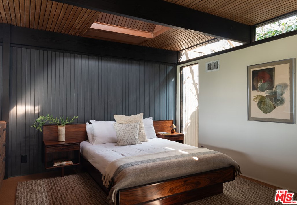 1896 Lucile Ave, Los Angeles CA  90026-1026 exterior