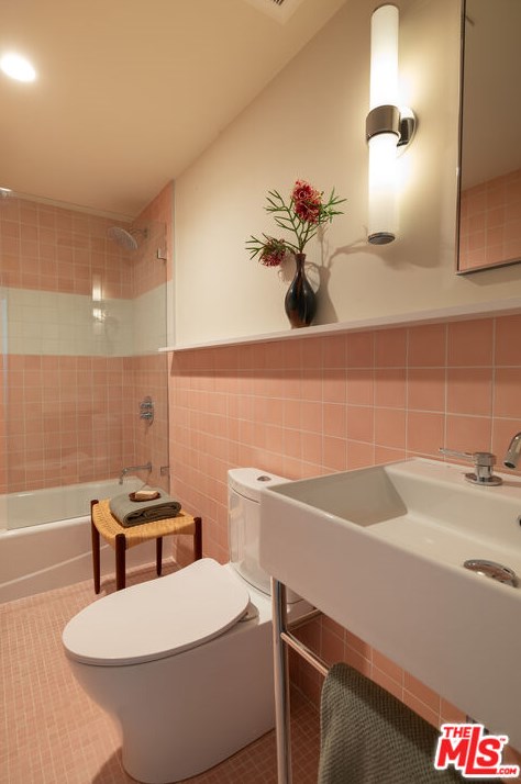 1896 Lucile Ave, Los Angeles CA  90026-1026 exterior